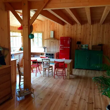Maison Bois En Bordure De L Ocean *